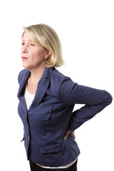 Seniorin mit Rückenschmerzen