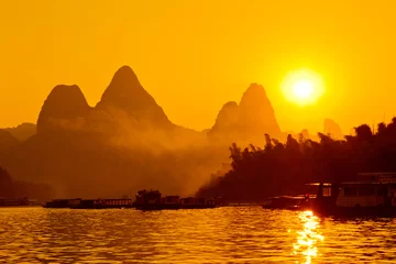 Gordijnen The China Guilin sunset raft © snvv