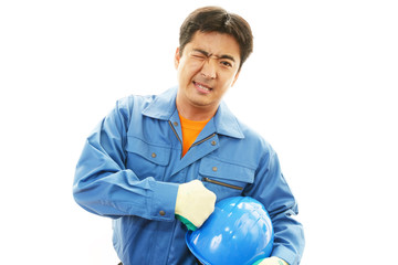 疲れた表情の作業員