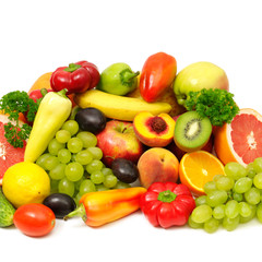 Fototapeta na wymiar owoce i warzywa samodzielnie na białym tle