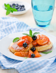 Pancakes mit Aprikosen-Kompott