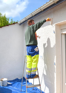 ravalement de la fa&ccedil;ade d'une maison