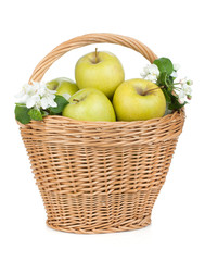 Fresh ripe green apples in basket