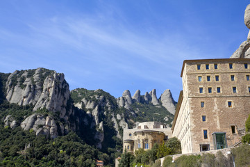 Fototapeta na wymiar Klasztor w Montserrat góry