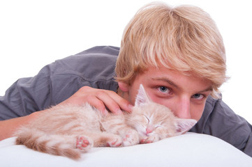 Teenager mit Katzenbaby