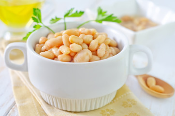 white beans in bowl