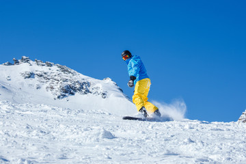 Fototapeta na wymiar Man snowboarding