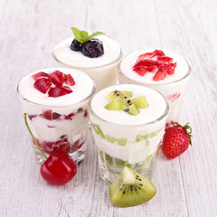 fruits yogurt