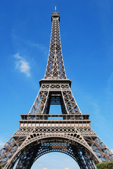 Fototapeta na wymiar Eiffel tower on background of blue sky