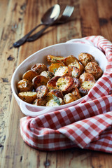 Oven-baked potatoes with dill and sea salt