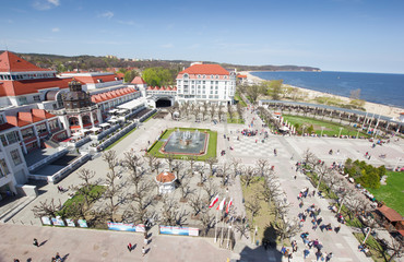 Obraz na płótnie Canvas Widok z lotu ptaka słynnym kurorcie nad morzem, Sopot, Polska