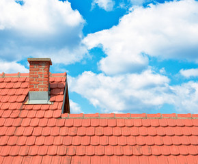 Naklejka premium Brand new red rooftop against blue sky