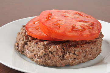 Hamburger patty with tomato