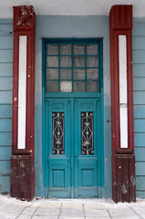 Obraz premium Old door to a neoclassical building