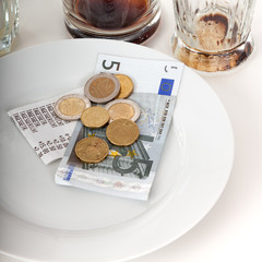 Empty glasses and plates with tip