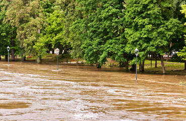 Reissender Fluss - Hochwasser