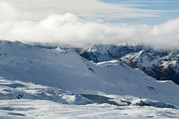 Fototapeta na wymiar alpejskie jezioro