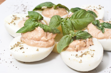 eggs with tuna sauce