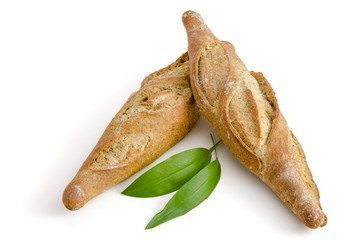 Bärlauchbaguette und Bärlauchblätter