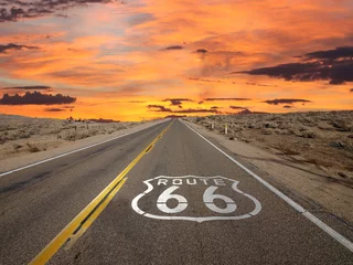Fotobehang Raamdecoratie trends Route 66 Bestrating Bord Zonsopgang Mojave Woestijn