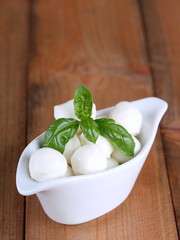 mozzarella mini in white bowl