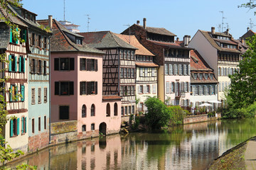 Fototapeta na wymiar Piękne stare domy w centrum miasta Strasbourg, Francja