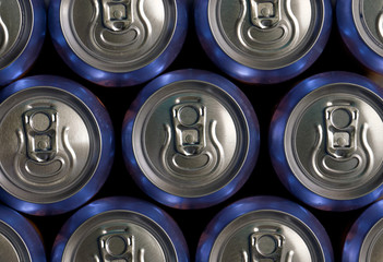 Obraz premium Much of drinking cans