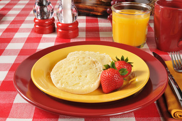 English muffin with strawberries