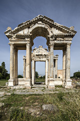 Fototapeta na wymiar Tetrapylon w Aphrodisias, Aydin, Turcja