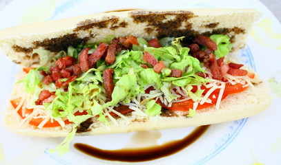 panini, lardons, fromage, salade