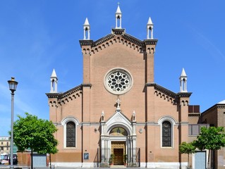 Fototapeta na wymiar San Lorenzo - romański kościół Santa Maria Immacolata