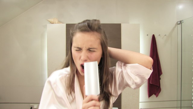 beautiful blonde girl bathroom song Hit the Road Jack