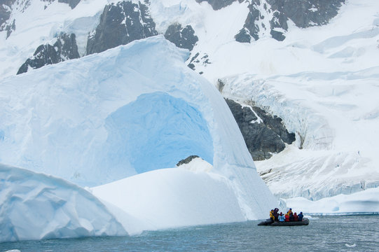 Rafting by Iceberg