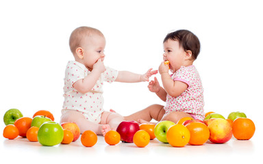 babies eating fruits © Oksana Kuzmina