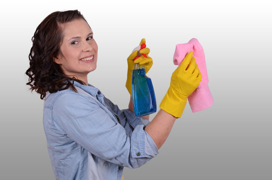 frau beim putzen