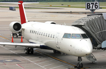 regional jet parket at gate