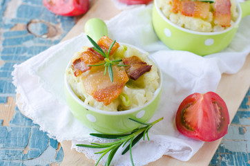 Mashed potatoes with cabbage and bacon