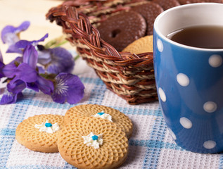 cup of tea and cookie