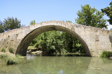 Obraz premium Alte Brücke über den Megalopotamos auf Kreta