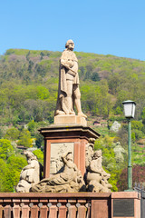 Obraz premium Statue in old town of Heidelberg Germany
