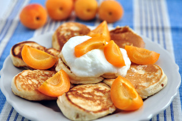 Pancakes mit Aprikosen