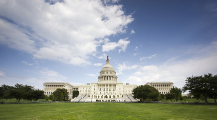 Naklejka premium United States Capitol Building in Washington DC with American 