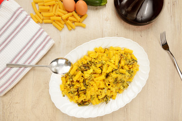 Pasta all'uovo con zucchine