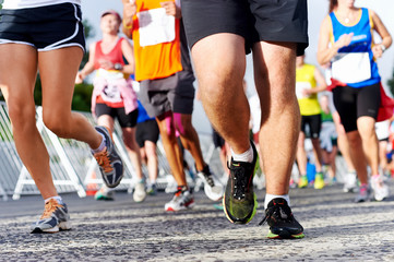 people running marathon