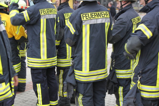 Einsatztrupp Bilder – Durchsuchen 562 Archivfotos, Vektorgrafiken und ...