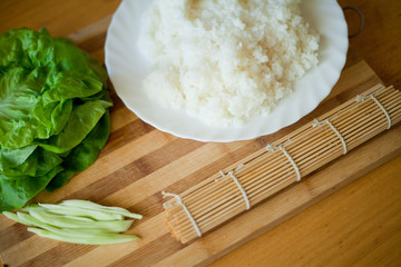 sushi składnik ryz mata sałata - obrazy, fototapety, plakaty