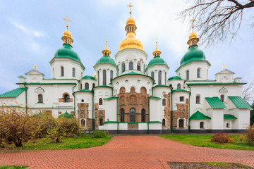 Fototapeta na wymiar Saint Sophia Cathedral w Kijowie, na Ukrainie ..