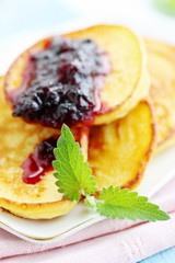 pancakes with mint