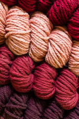 Schafwolle in verschiedenen Farben