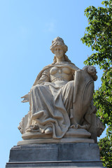Fototapeta na wymiar Standbeeld Stedemaagd Kopie Amsterdam
